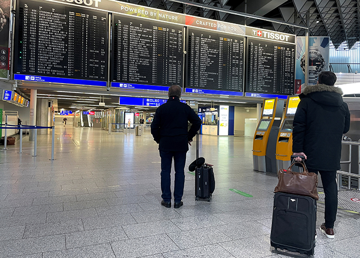 Almanya’da 4 havalimanı uçuşları durdurdu