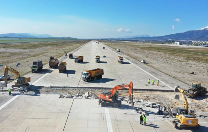 Hatay Havalimanı’nda son durumu Mansur Yavaş paylaştı