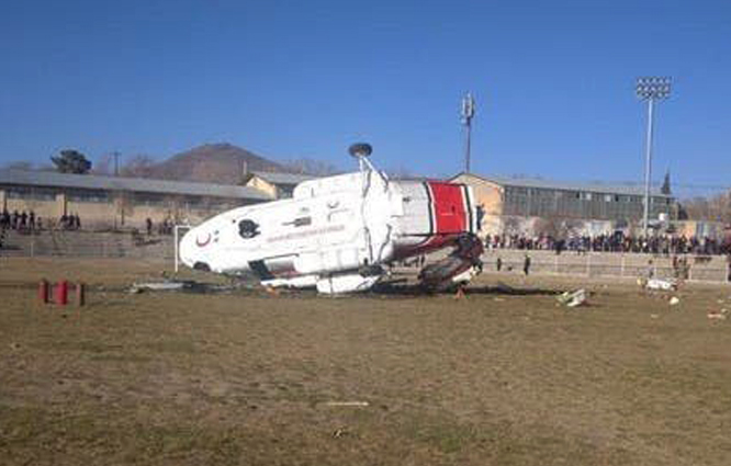 İran’da bakanı taşıyan helikopter kaza yaptı