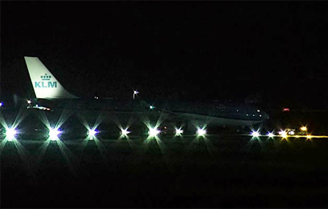 KLM’ın A330 ön dikmesi arızalanınca pistte kaldı