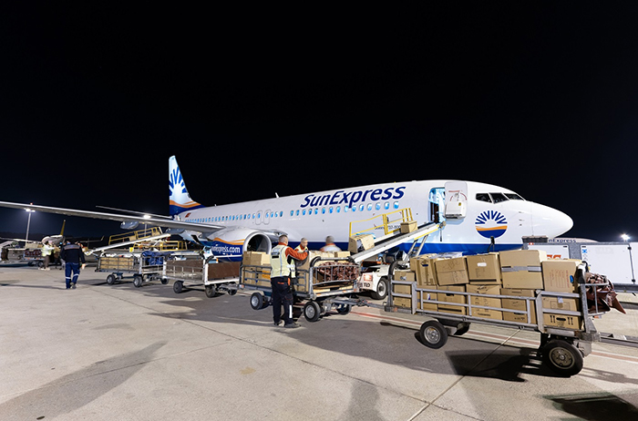 SunExpress 15 binden fazla kişiyi tahliye etti