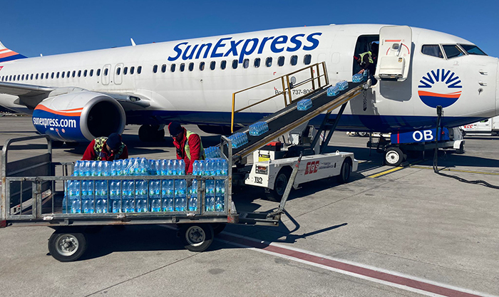 SunExpress deprem bölgesinden 12 bin kişiyi tahliye etti