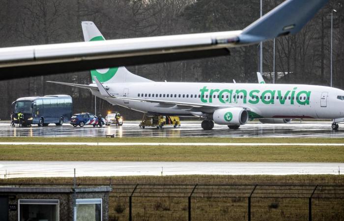 Transavia uçağına bomba ihbarı uçuşları durdurdu