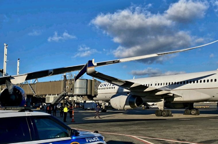 UA’nın B787-9’u park halindeki B757-200 uçağına çarptı