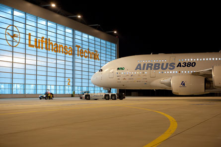 Lufthansa A380 uçaklarının dönüşümüne devam ediyor