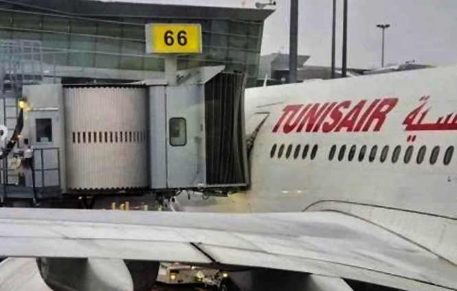Tunisair’ın A330’un körükte kapısı kırıldı
