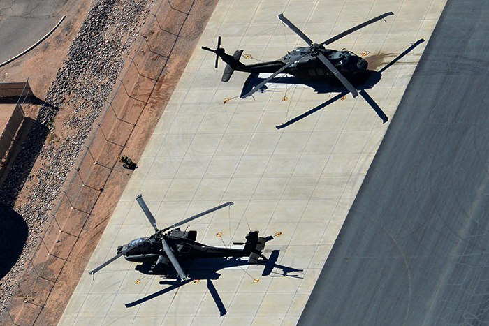 ABD, AH-64 ve UH-60 helikopterleri yere indirdi