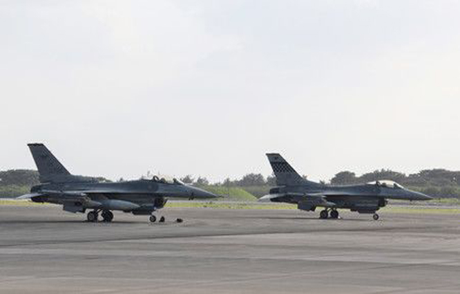 ABD’nin iki F-16’sı Japonya’ya acil iniş yaptı