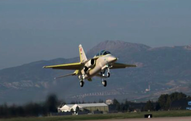 Hürjet 26 dakikalık uçuş yaptı