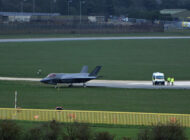 F-35 İngiltere’de inişte pistten çıktı