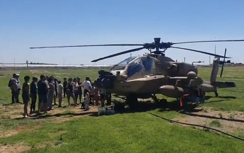 İsrail Hava Kuvvetleri’nin AH-64’ü acil indi