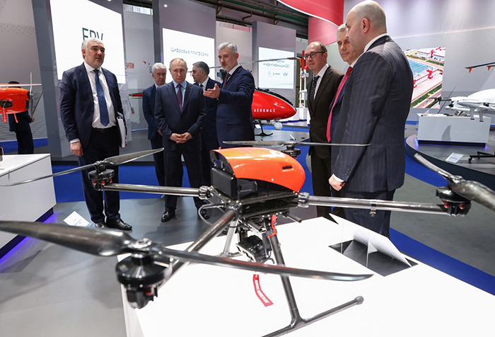 Putin okullara drone dersinin dahil edilmesini istedi