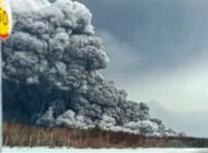 Kamçatka Yarımadası’ndaki yanardağ uçuşları engelliyor