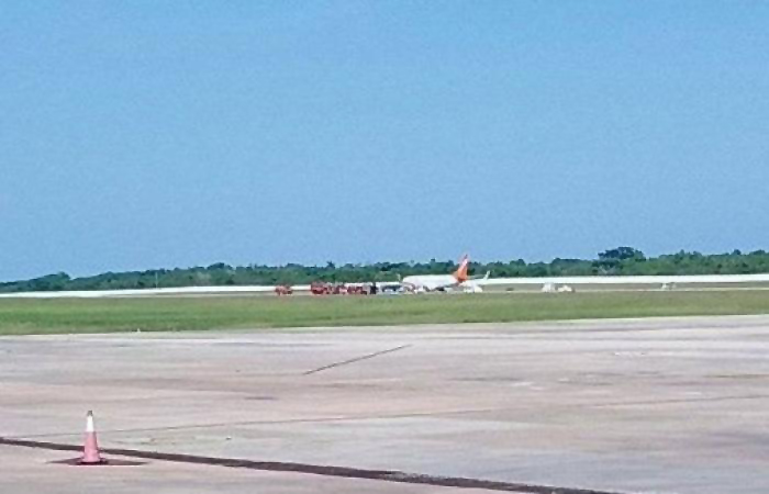 Sunwings Havayolları uçağının lastiği patladı