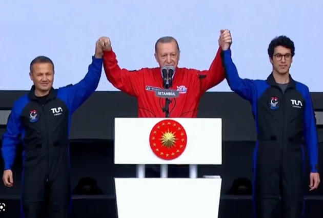 Başkan Erdoğan ilk uzay yolcularımızı tanıttı