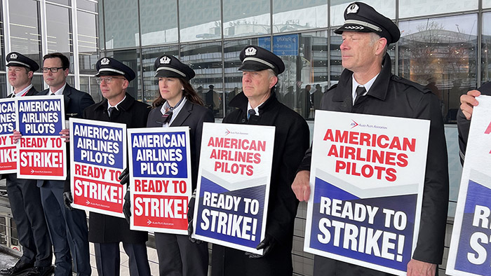 AA pilotları grevi onayladı