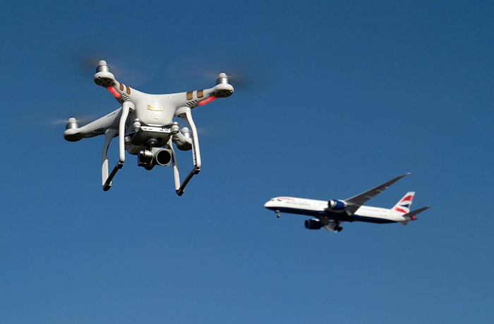 Gatwcik Havalimanı’na drone engeli