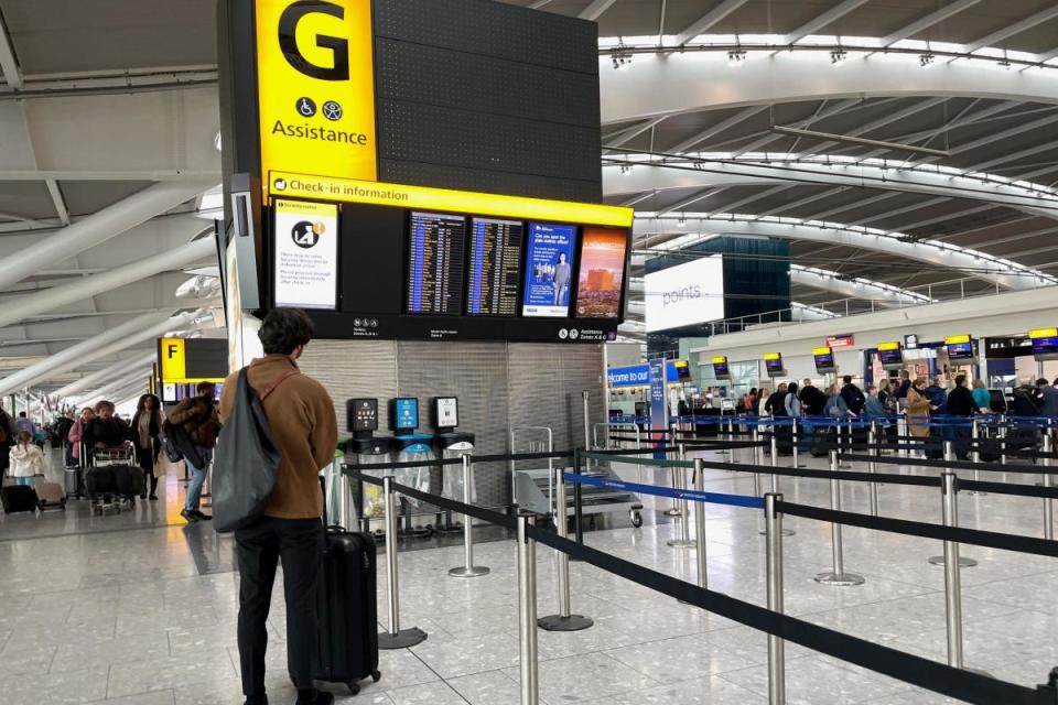 Heathrow Havalimanı güne grevle başladı