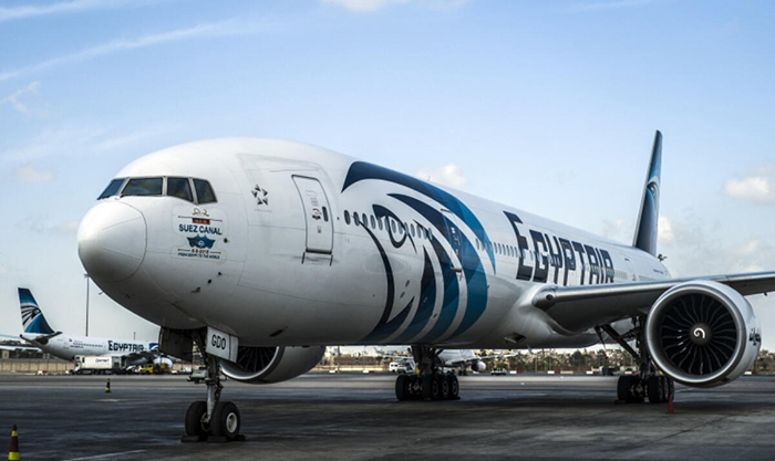 Egypt Air’in B737-800’ü Cidde inişinde lastik patlattı