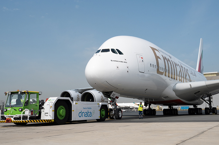 Emirates oycuları A380’de mahsur kaldı