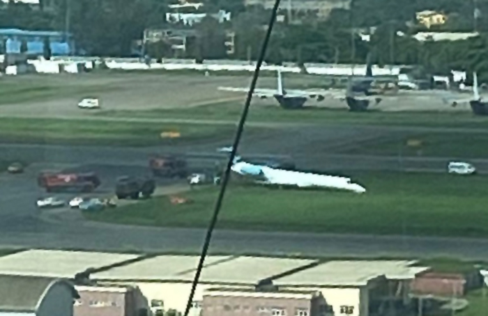 United Nigeria ait Embraer ERJ-145LR’si inişte pistten çıktı