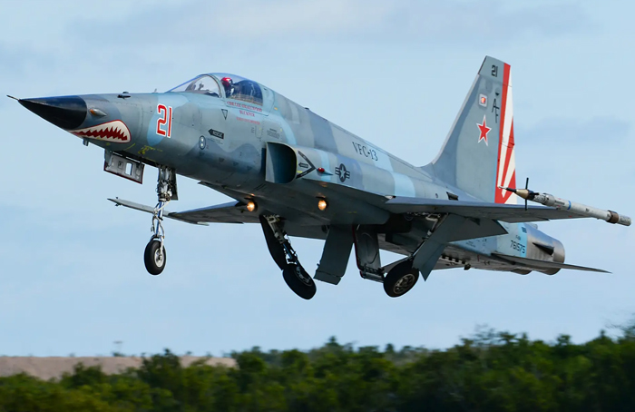 Florida’da ABD Donanması’nın Northrop F-5N uçağı düştü
