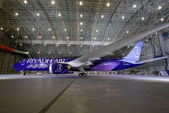 Riyahd Air yeni giydirmeli B787-9 uçağını tanıttı