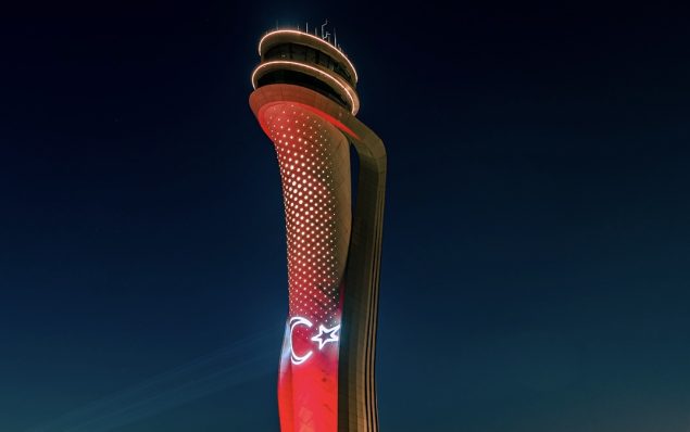 İstanbul Havalimanı Hava Trafik Kontrol Kulesi “Kırmızı-Beyaz” oldu