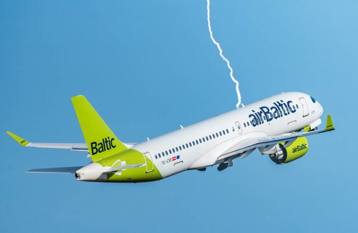 Air Baltic’in A220-300’e kalkışta yıldırım isabet etti