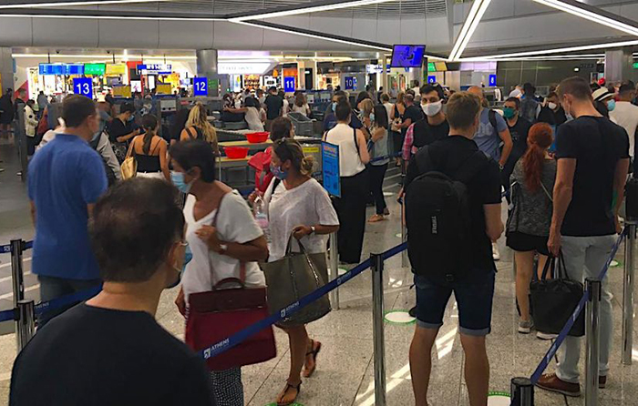 Atina Havalimanı yolcu sayısı artıyor