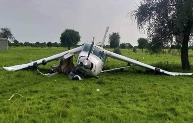Güney Sudan’da Cessna 208 boş araziye düştü