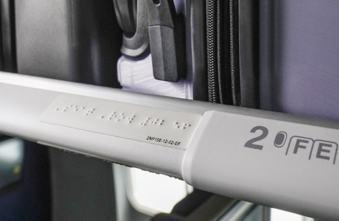 United Airlines uçaklarını Braille alfabesiyle donattı