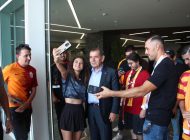 GS Başkanı Özbek’e Ercan’da taraftar sevgisi