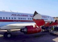 Air Algeria’nın B737-800’ü direğe çarptı