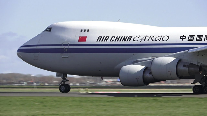 Air China kargo uçağı Schiphol Havalimanı’nda tehlike atlattı
