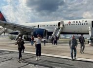 Delta Havayolları’nın B757-200 inişte lastik patlattı