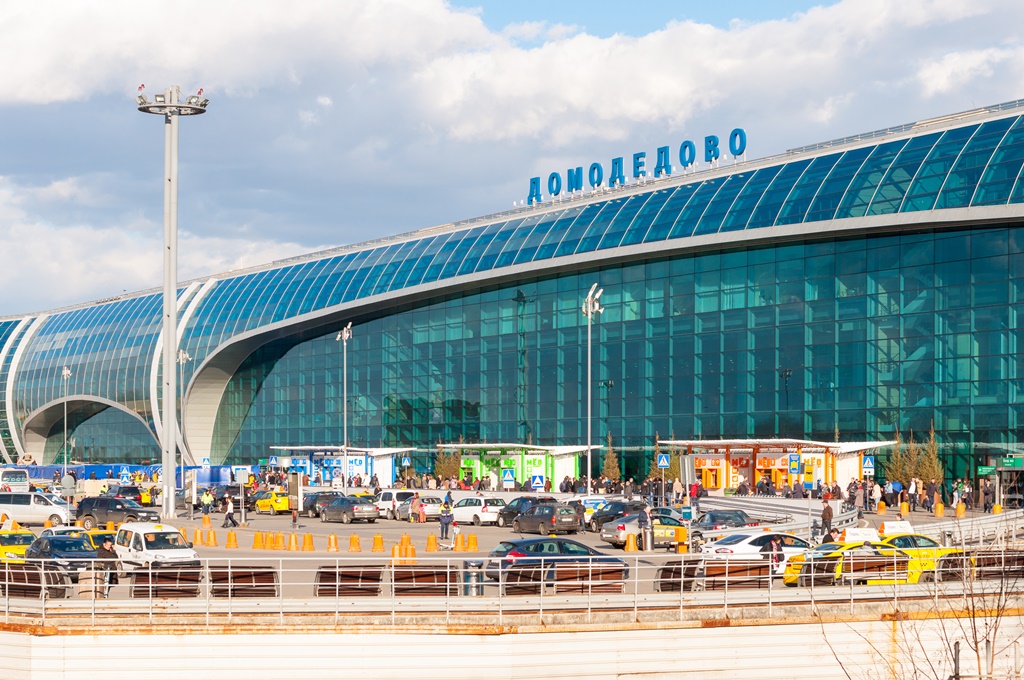 Domodedovo ve Vnukovo bir süre uçuşlara kapatıldı