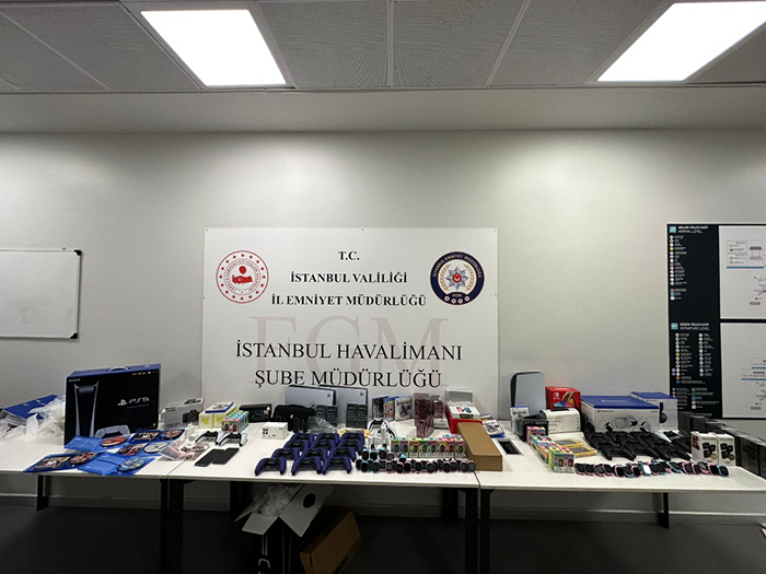 İstanbul Havalimanı’nda kaçak elektronik eşyalar ele geçirildi