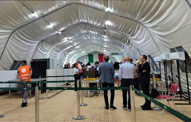 Katanya Havalimanı’nda yanan terminale çadırlı çözüm