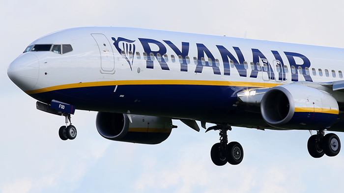 Ryanair uçağında yolcu hayatını kaybetti