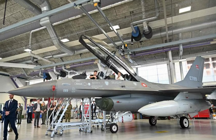 Danimarka, Ukraynalı pilotların F-16 eğitimine başladı