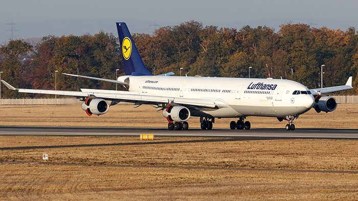 Lufthansa’nın A340’ı havada arızalandı