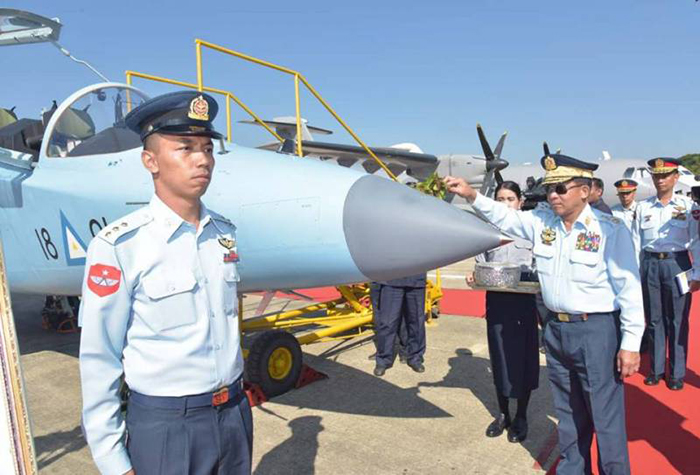 Rusya, Myanmar’a iki Su-30’u teslim etti