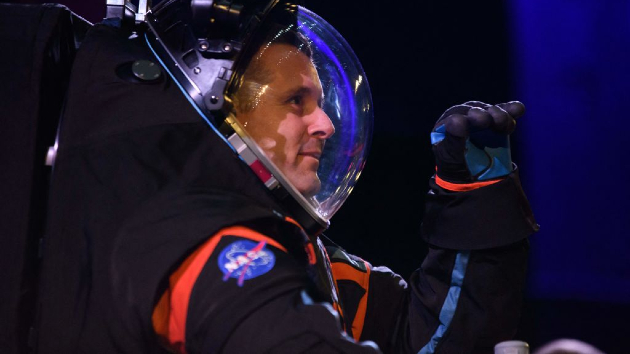Astronot kıyafetlerini Prada tasarlayacak