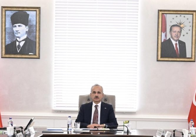 Bakan Uraloğlu uçak bileti tavan fiyatlarını açıkladı