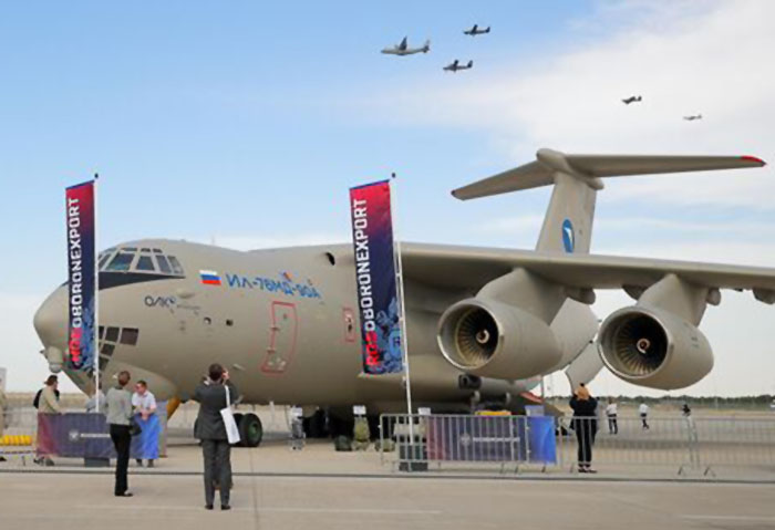 Rusya, İl-76MD-90A ağır nakliye uçağını BAE’de sergiledi