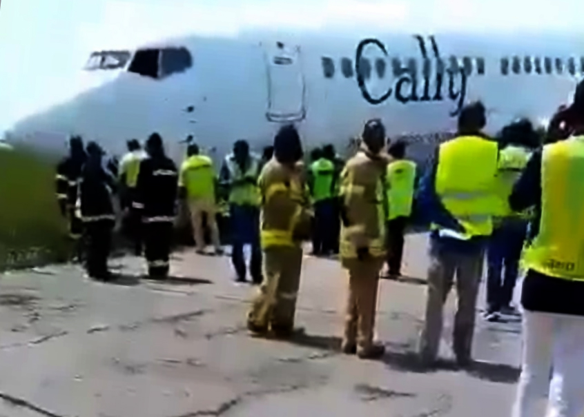 Abuja Havalimanı’nda B737-300 toprağa saplandı