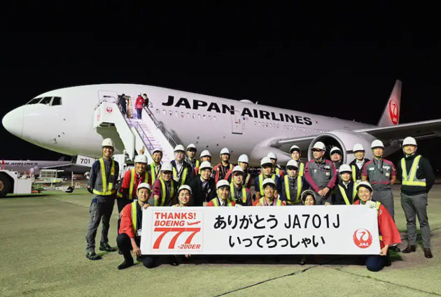 JAL, son B777-200ER uçağına veda etti