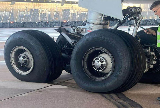 Aer Lingus uçağını push back aracı çekenken hasar gördü