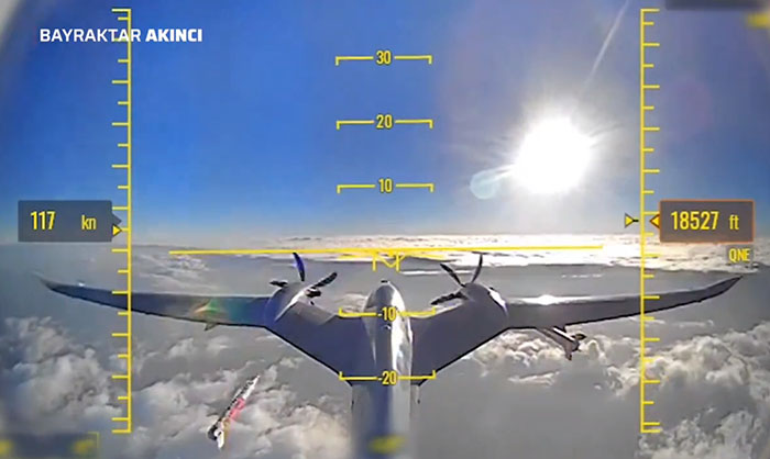 Bayraktar Akıncı TİHA, IHA- 122 füze atışı